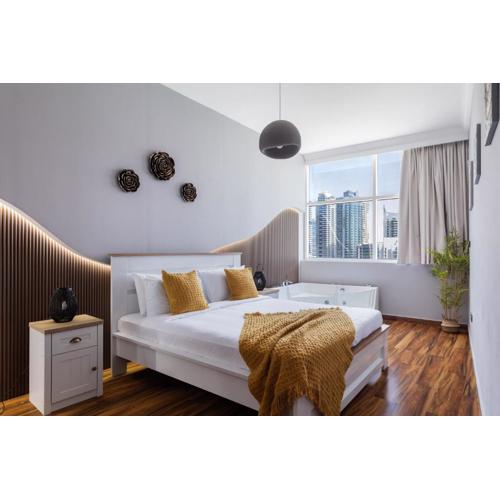 Luxury Marina View with Jacuzzi, Arcade & Balcony