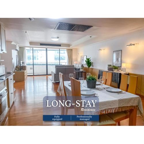 Luxury Modern 2BR 145 sqm - BTS Asok - Ultra Fast WiFi