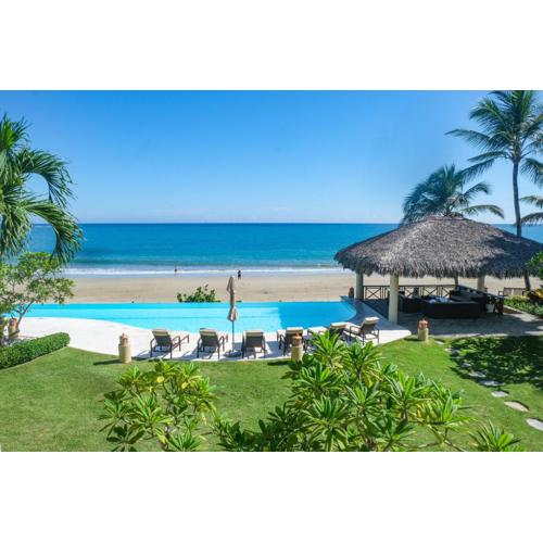 Luxury oceanfront condo, enjoy it !