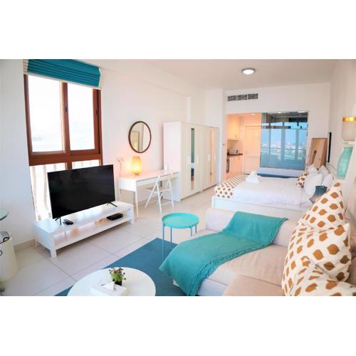 Luxury on the Palm with Marina view balcony