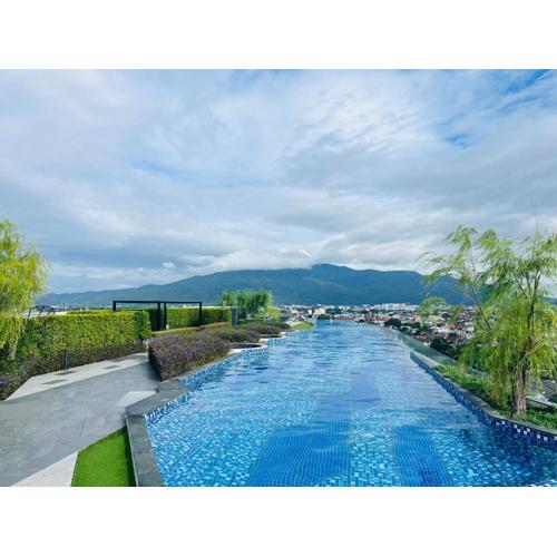 Luxury One-Bedroom Suite at Astra Sky River Infinity Pool, Work-Friendly, Near Old Town