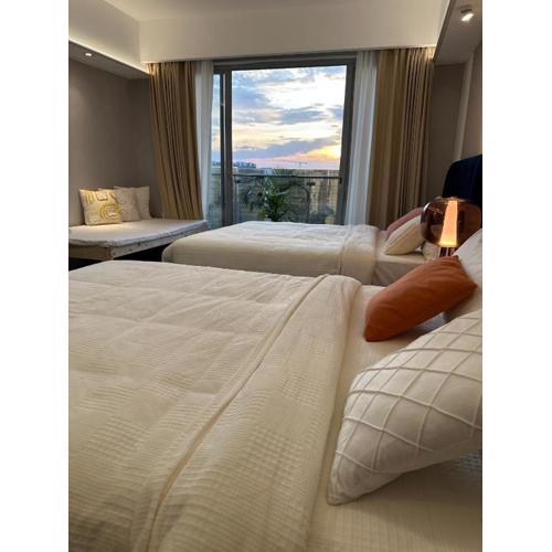 Luxury Penthouse & High-Floor Hotel near City of Dreams, Airport, Okada, and Solaire Casino