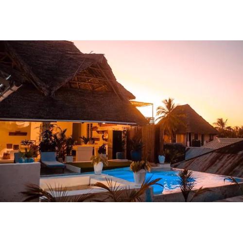 Luxury Penthouse with private rooftop pool prime location Paje Beach Zanzibar TV WIFI AC steps to the beach