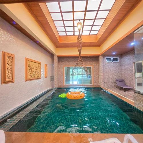 Luxury Pool Villa 5 mins to Phuket Old Town