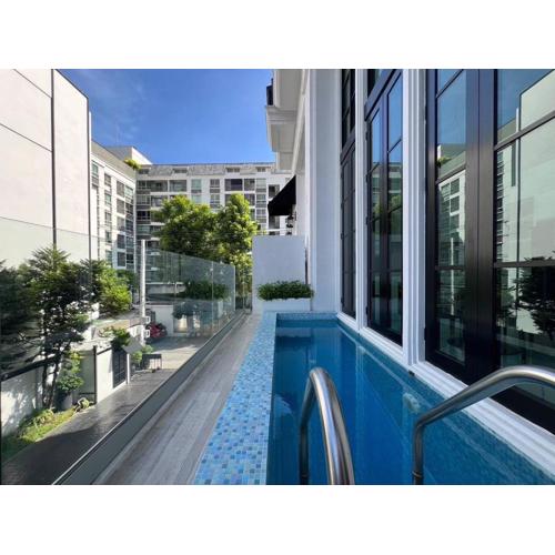 Luxury Pool Villa 5BR 12pax with Private Lift in Ekkamai