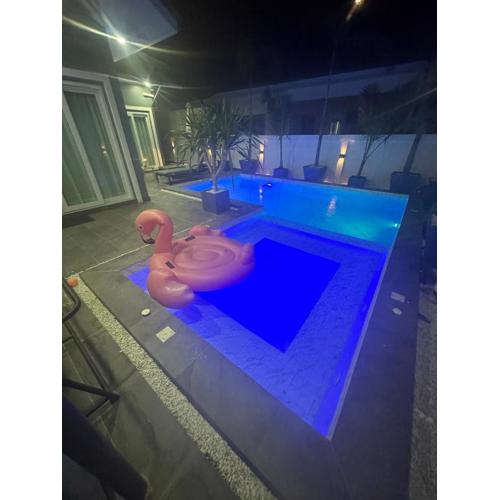 Luxury Pool Villa Pattaya A11