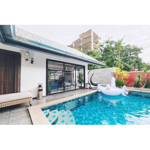 Luxury Pool Villa Pattaya Center C8 - 4 Bedroom