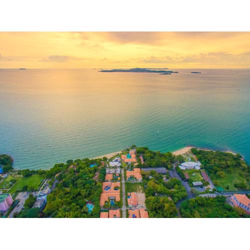 Luxury Pool Villa with Private Beach access