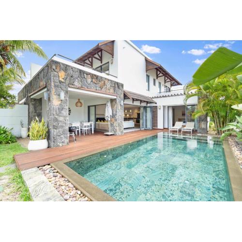 Luxury private Villa - 2 minutes walk to the beach