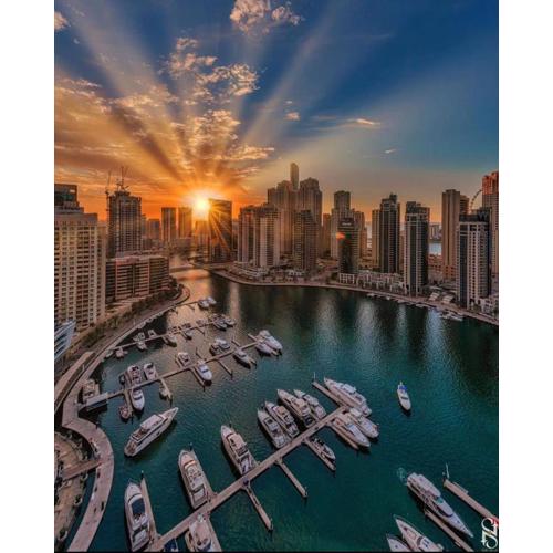 Luxury Room with Marina view close to JBR Beach and Metro with Shared Kitchen