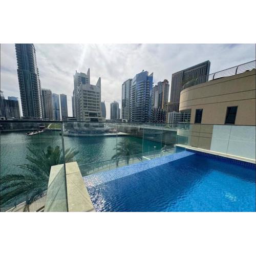 Luxury Sea View Studio in Dubai Marina