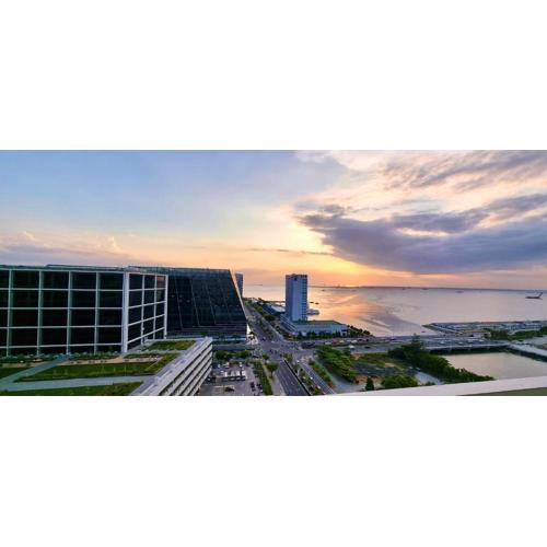 Luxury Seaside Sunset View at SM Mall of Asia with free parking