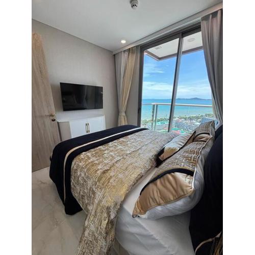 Luxury Seaview Condo on the 23rd Floor