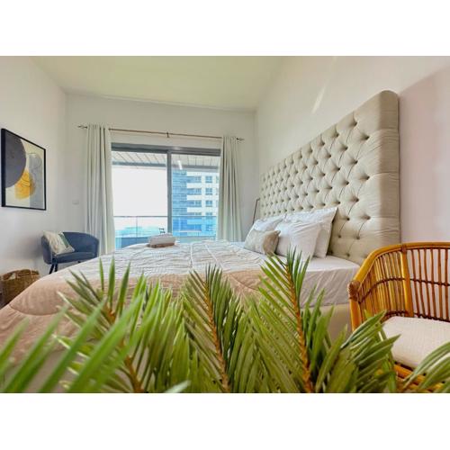 Luxury Studio w/ BoHo Design and Balcony for 4 Pax