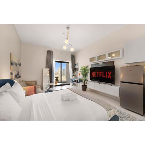 Luxury Studio with Gym, Pool & Badminton Court