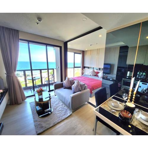 Luxury suite with sea view.