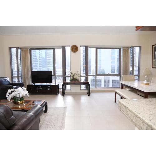 Luxury Two Bedroom Apt Facing Burj Khalifa