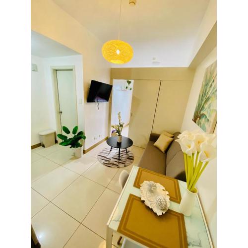 Luxury Two Bedroom with Balcony in SOUTH RESIDENCE of Las Pinas