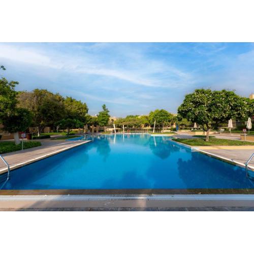Luxury Villa in Ranches 1, on Pool and Park