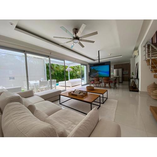 Luxury Villa Pool and BBQ in San Juan Lakes Los Colales RD