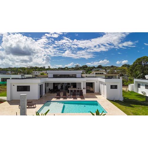 Luxury Villa, Pool & Prime Location