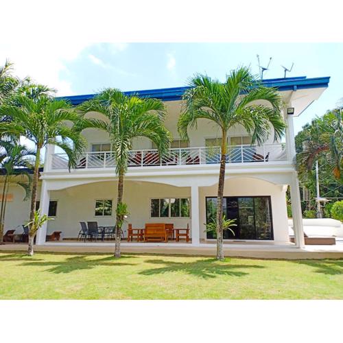 Luxury Villa with Pool in Tropical Garden