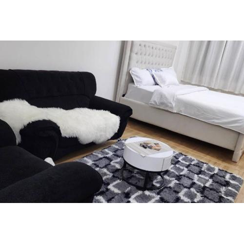 Luxurystudio with study, a pool andgym