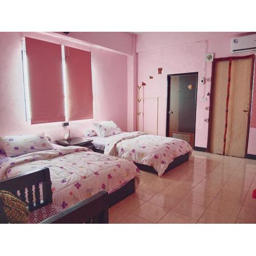 Lychee Room w balcony Near AirportTrain BTS Sukhumvit 2min walk 7-11