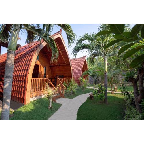 Made Taro - Menjangan Homestay