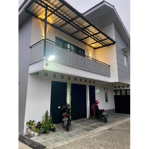 Madina Monochrome Homestay SYARIAH