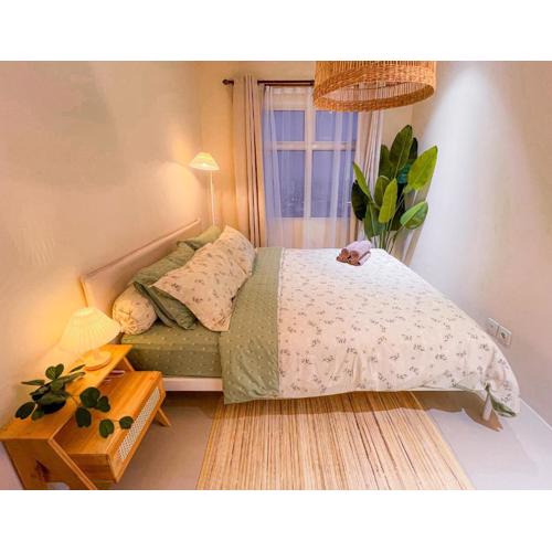 Madison Park Apartment HOMEY by Host Jess