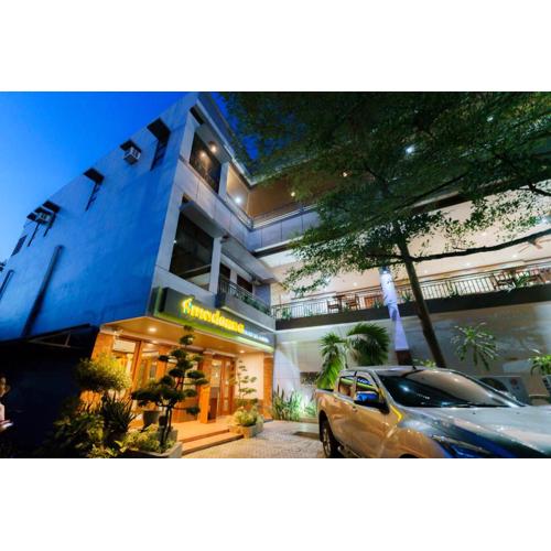 Madonna Hometel and Suites