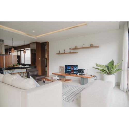 Magenta Hill View Villa 6 bedrooms with a private swimming pool and movie room