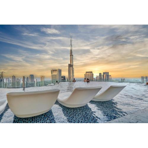 Magical Apt with Rooftop Pool & Burj Khalifa View!