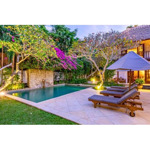 Magnificent 4 BR Private Pool Villa NE10