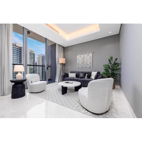 Maison Privee - Classy Urban Retreat with Amazing Dubai Canal Views