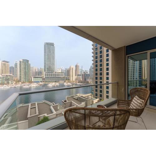 Maison Privee - Cosmopolitan Apt with Scenic Dubai Marina Vws