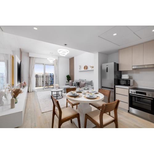 Maison Privee - Sleek Yas Getaway with Ferrari World and Canal Views