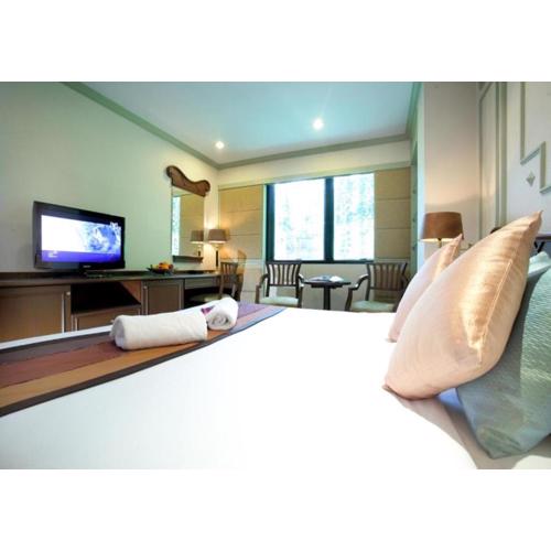 Majestic Suites Hotel