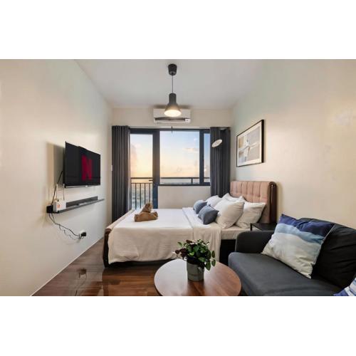 Makati Penthouse Studio with City Views