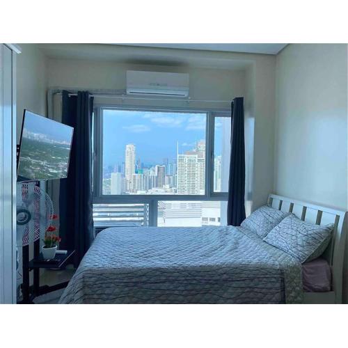Makati Penthouse with Stunning City Skyline View