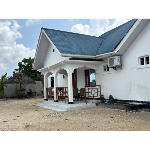 Malaika White House Apartment & Spa