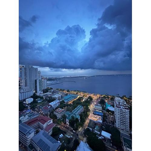 Malate Bayview Mansion City View and Seaview Room