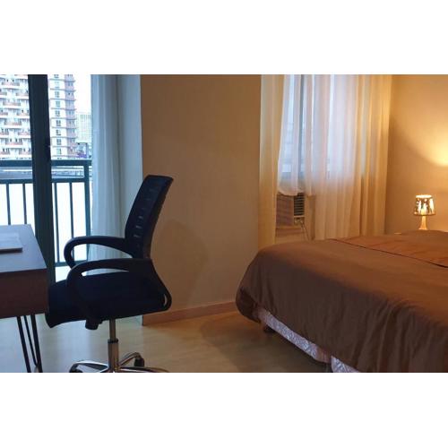 MANDALUYONG 2 Br w 2 Queen, 50HDtv across Shangrila Mall
