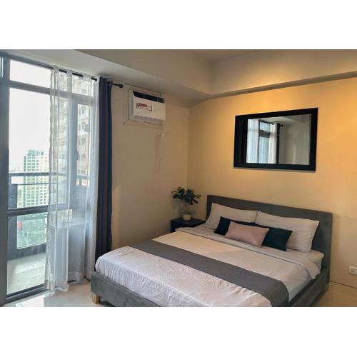 Manhattan Heights 200 mbps Wifi Great Location in Araneta City