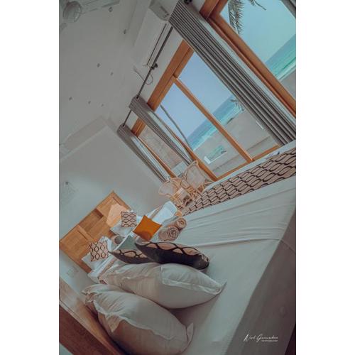 MANTA RAY MANOR HAVEN -Nestled on Sri Lanka's Southern Coast, offers Luxurious rooms with Ocean, Garden, & Pool Views, a Private Beach, Ocean-View Pool with a Jacuzzi, & Event Hosting & more, your Perfect Escape for Relaxation & Unforgettable Moments