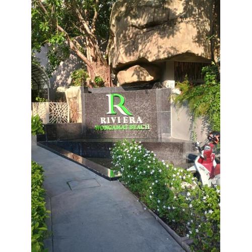 Margo apart Wong amat