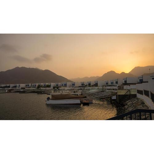 Marina & Mountain View 4BR Private Villa