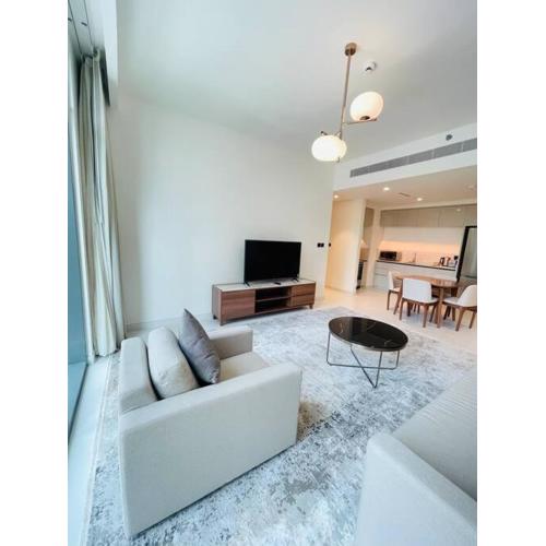 Marina Vista Luxury: 1-BR with Breathtaking Views