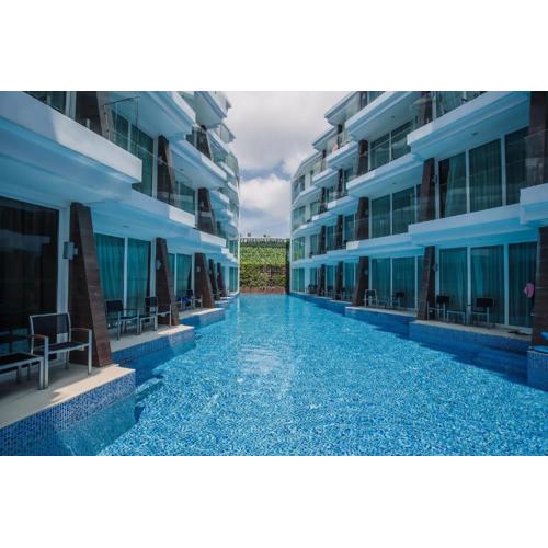 Maroon Studio at the beachfront